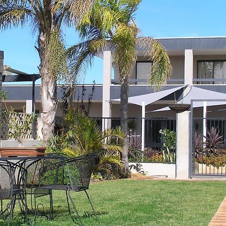 Dongara Old Mill Motel Bagian luar foto